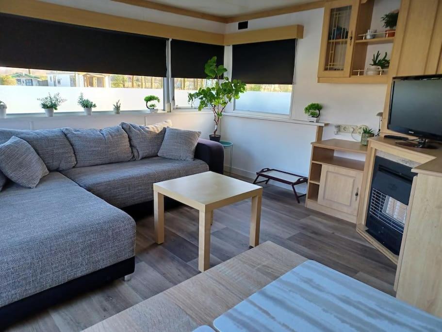 Chalet 14 Met Airco Familiecamping De Tien Heugten Schoonloo Drenthe Esterno foto