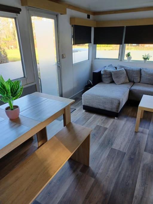 Chalet 14 Met Airco Familiecamping De Tien Heugten Schoonloo Drenthe Esterno foto