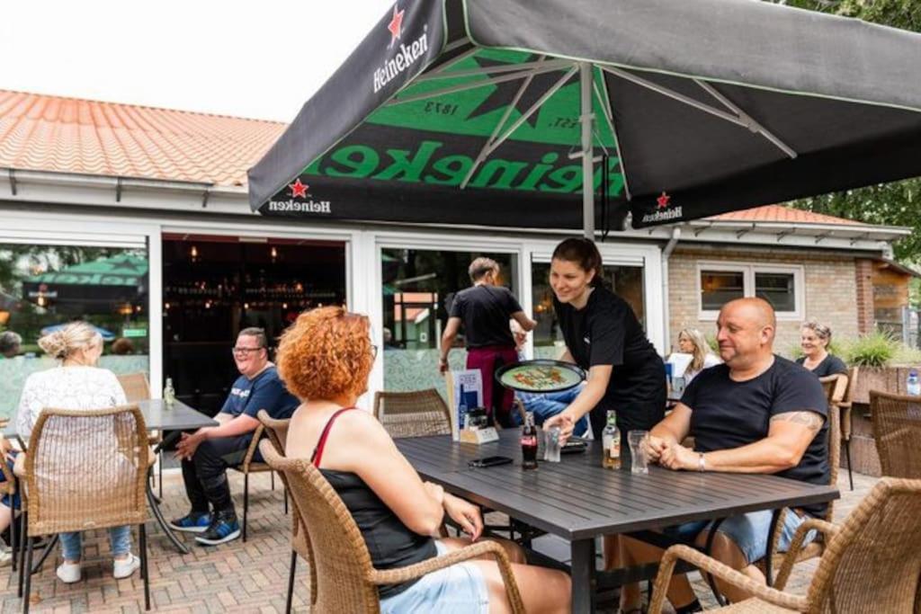 Chalet 14 Met Airco Familiecamping De Tien Heugten Schoonloo Drenthe Esterno foto