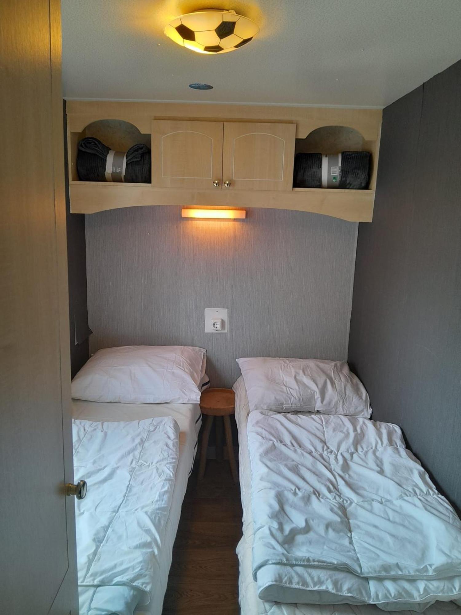 Chalet 14 Met Airco Familiecamping De Tien Heugten Schoonloo Drenthe Esterno foto